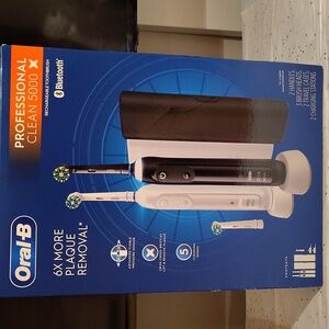 🎉HP🎉Brand New Oral B Professional Clean 5000X Rechargeable Toothbrush
